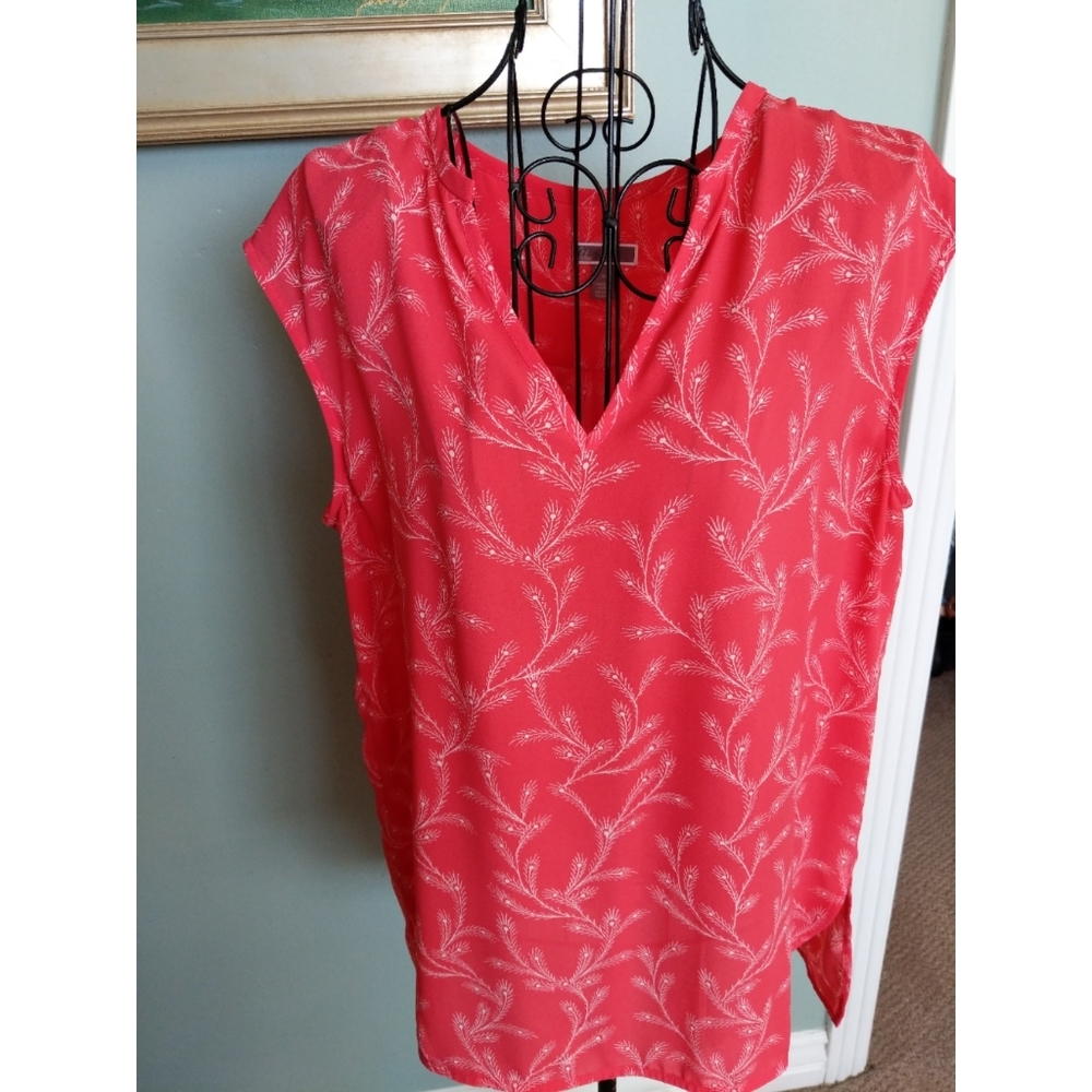 Chelsea 28 sleeveless blouse. Salmon, pink